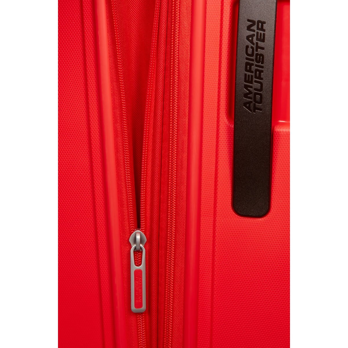 Maleta Vertical de 20" Rojo Sunside American Tourister