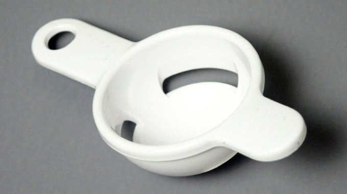 Separador de Claras en Plastico Blanco