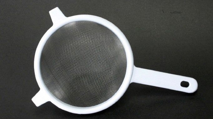 Colador de Acero Inoxidable en Blanco 6"
