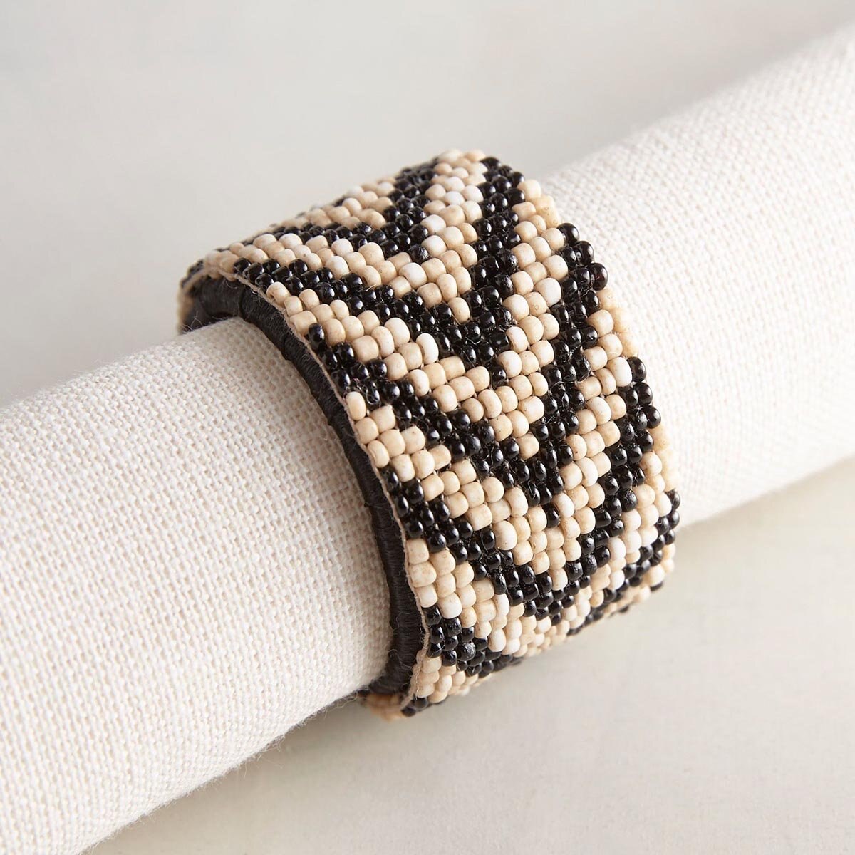 Anillo Servilletero Beaded Black And Cream Pier 1 Imports