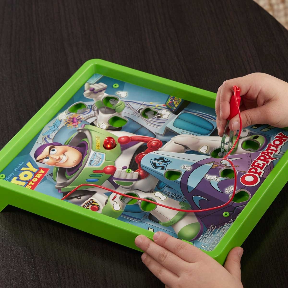 Operando buzz lightyear toy story hasbro - juego de mesa ...