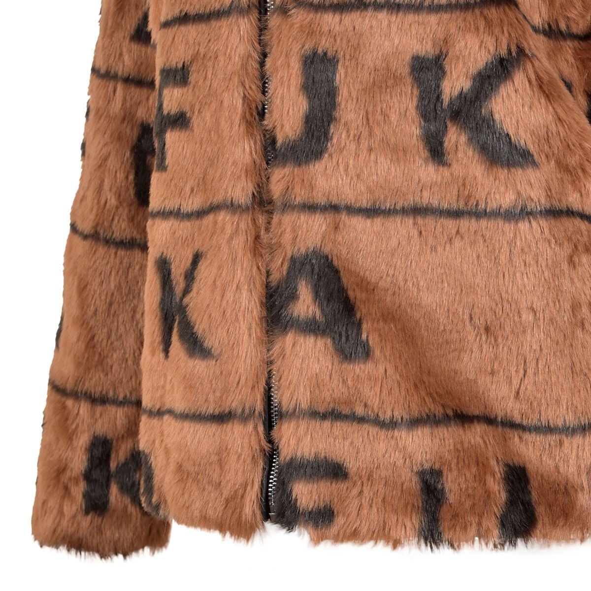Abrigo con Peluche Y Emblemas de Fukka para Dama