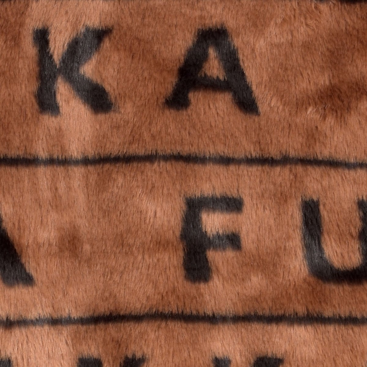 Abrigo con Peluche Y Emblemas de Fukka para Dama