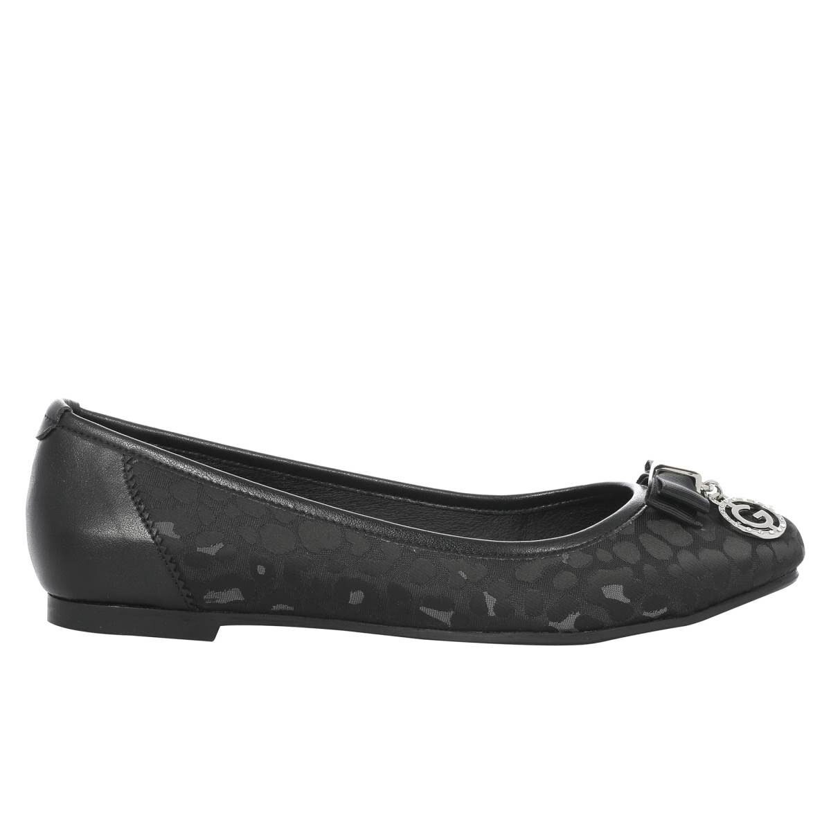 Balerina con Aplicación al Frente Color Negro G By Guess