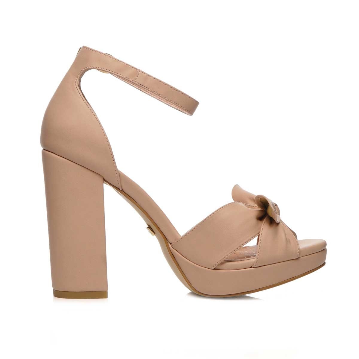 Sandalia con Pulsera Y Moño Color Beige Elle