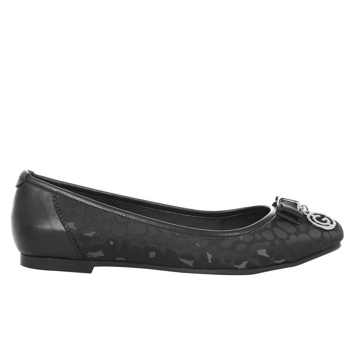 Balerina con Aplicación al Frente Color Negro G By Guess