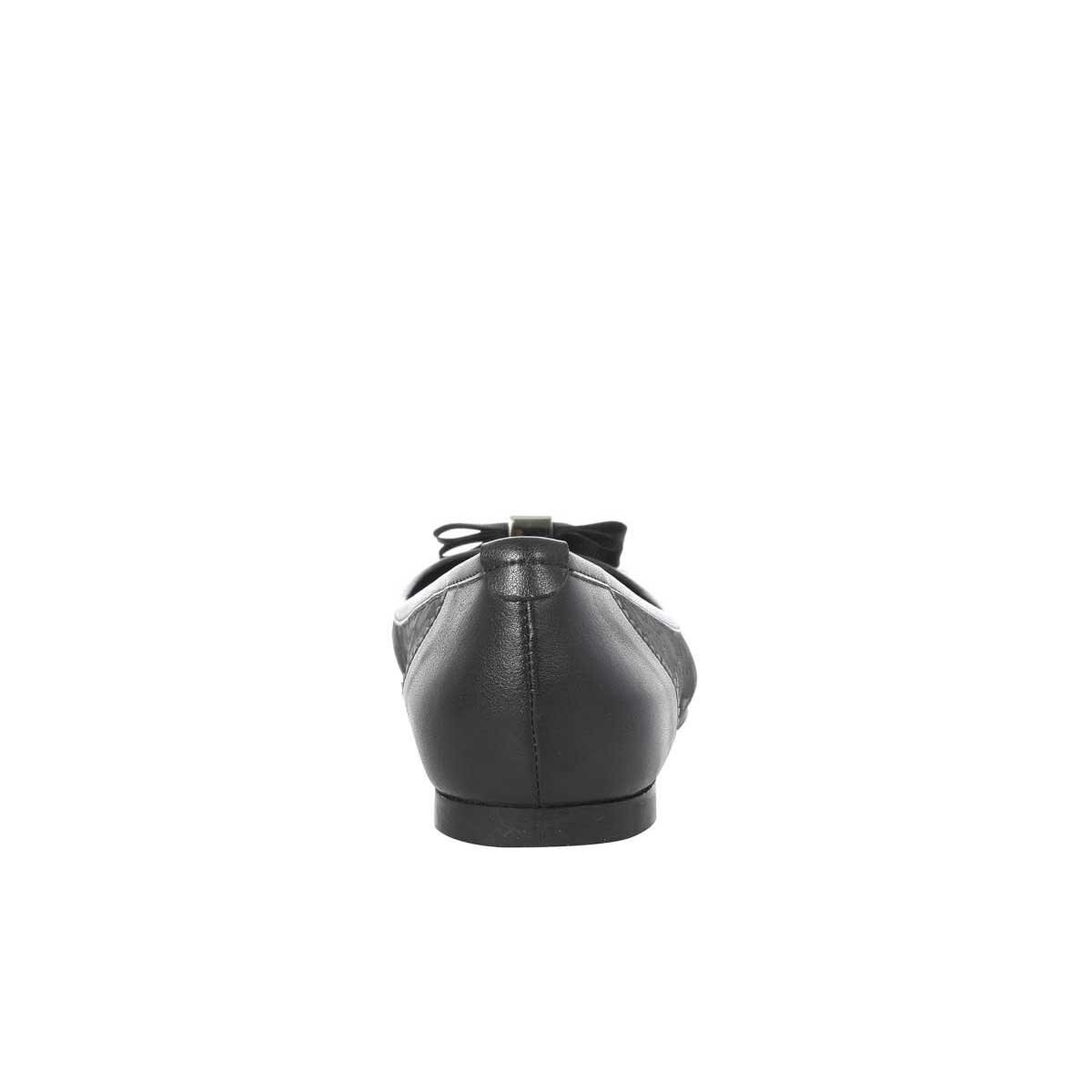 Balerina con Aplicación al Frente Color Negro G By Guess