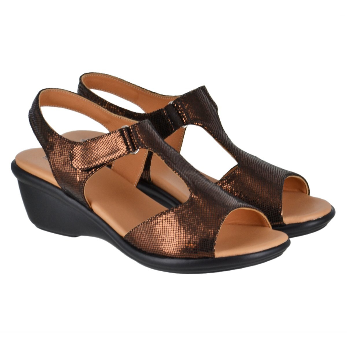 Sandalia en T con Ajuste Velcro Color Café Joyce