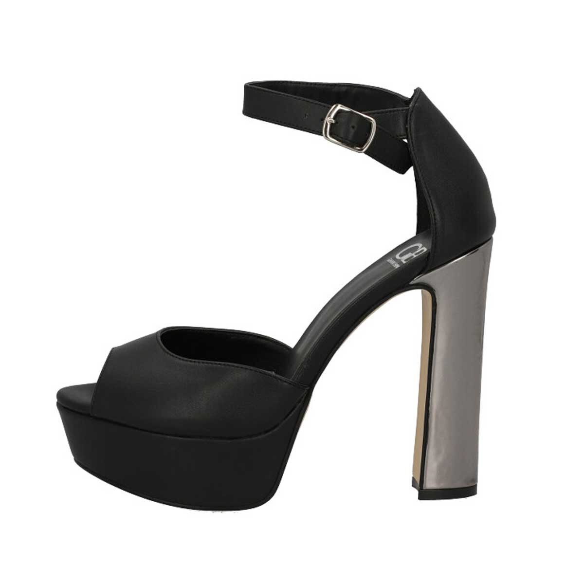 Sandalia con Plataforma Y Pulsera Gianni Bini Color Negro