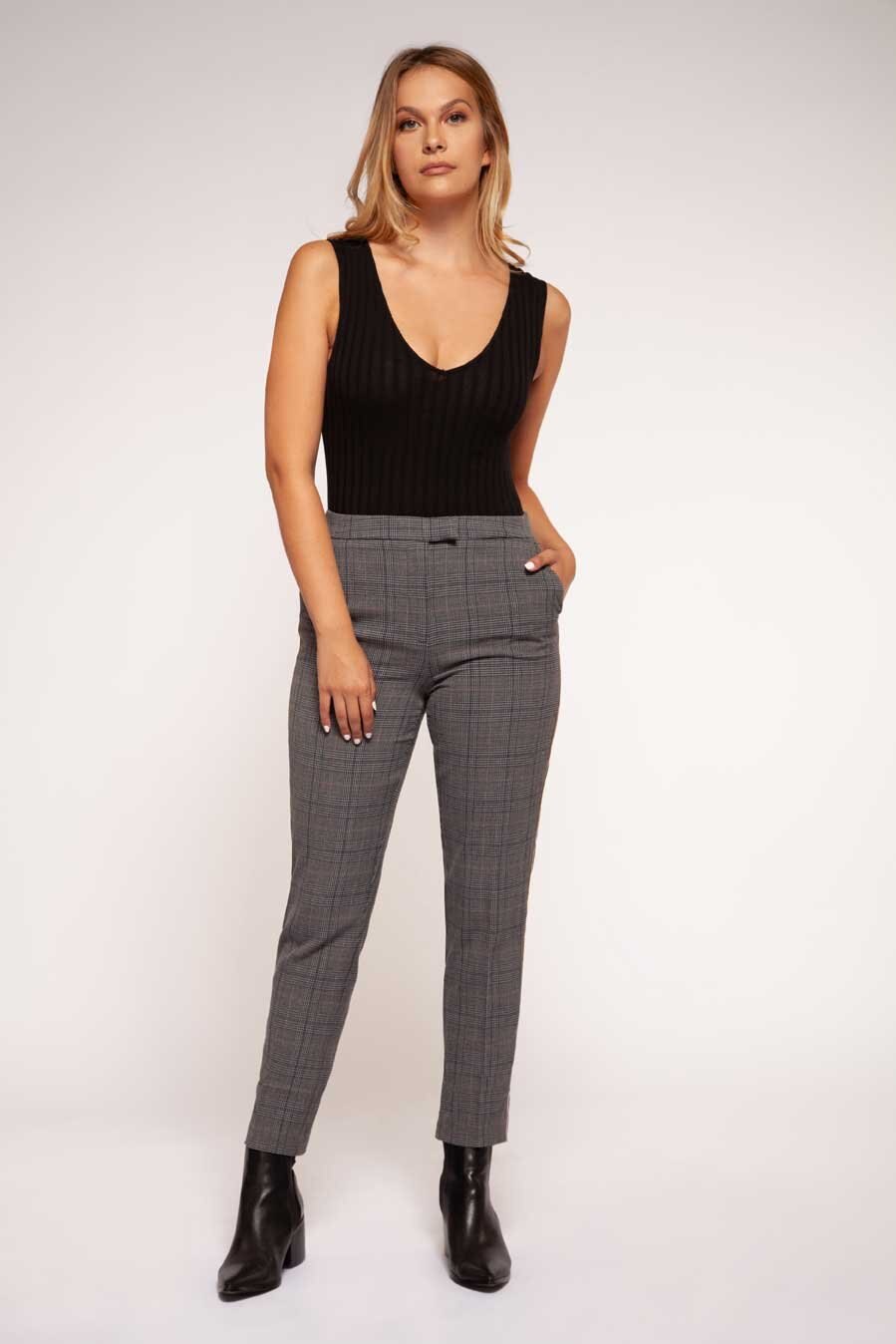 Pantalon con Bolsas Black Tape