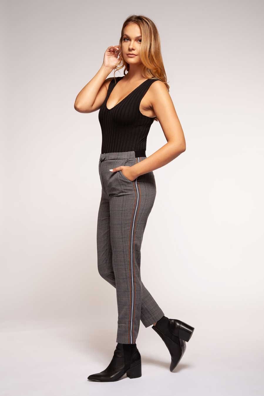 Pantalon con Bolsas Black Tape