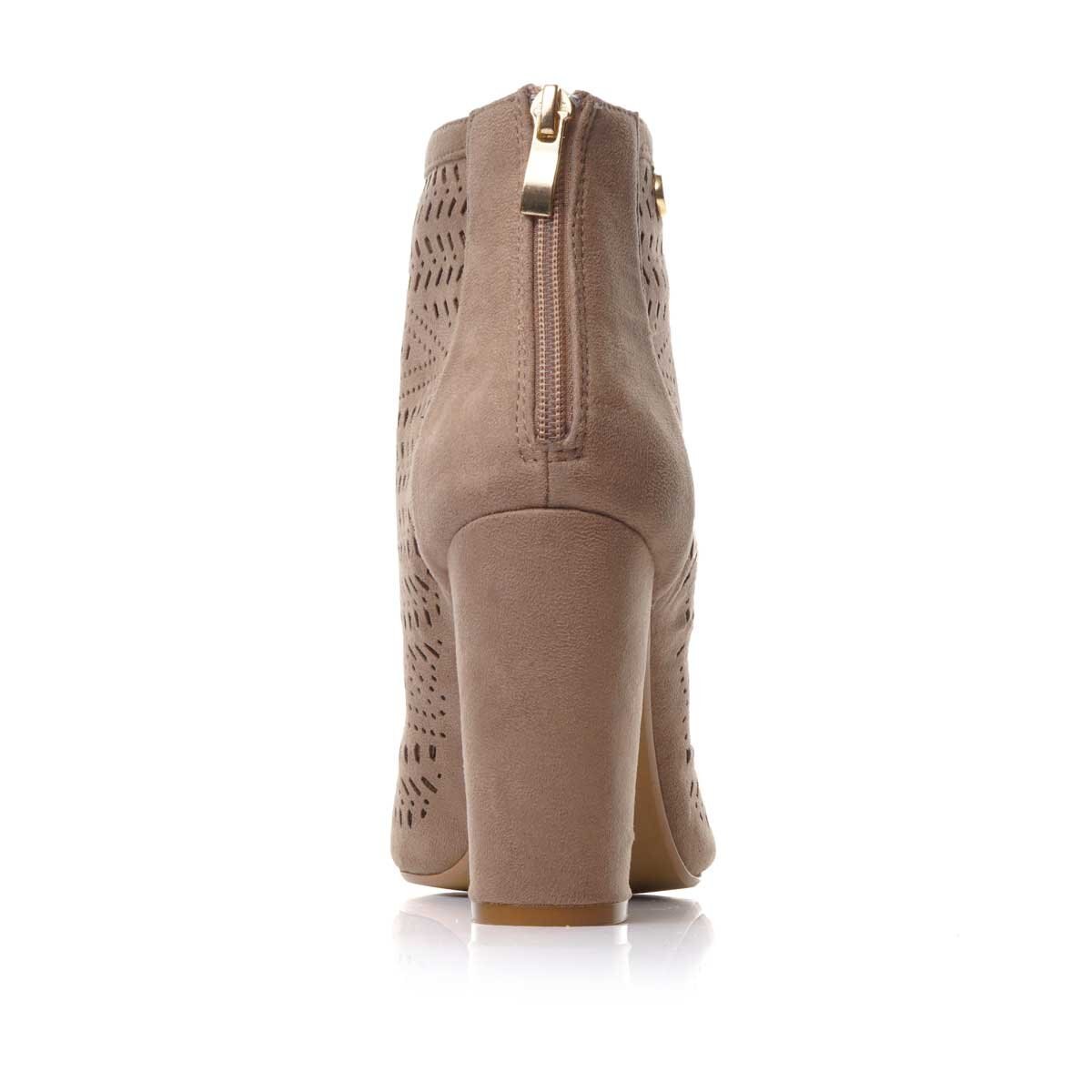 Shootie Corte Laser con Cierre Trasero Color Café Claro Elle