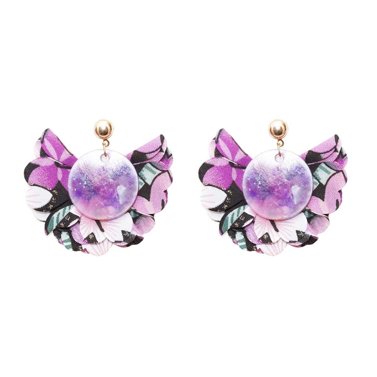 Aretes Florales de Tela Y Botón Morado Wonder Charms
