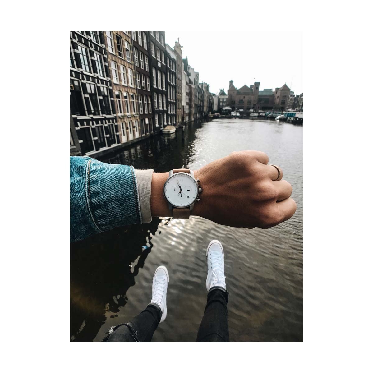 Reloj de Piel Camello con Carátula Blanca para Caballero Mvmt Chrono