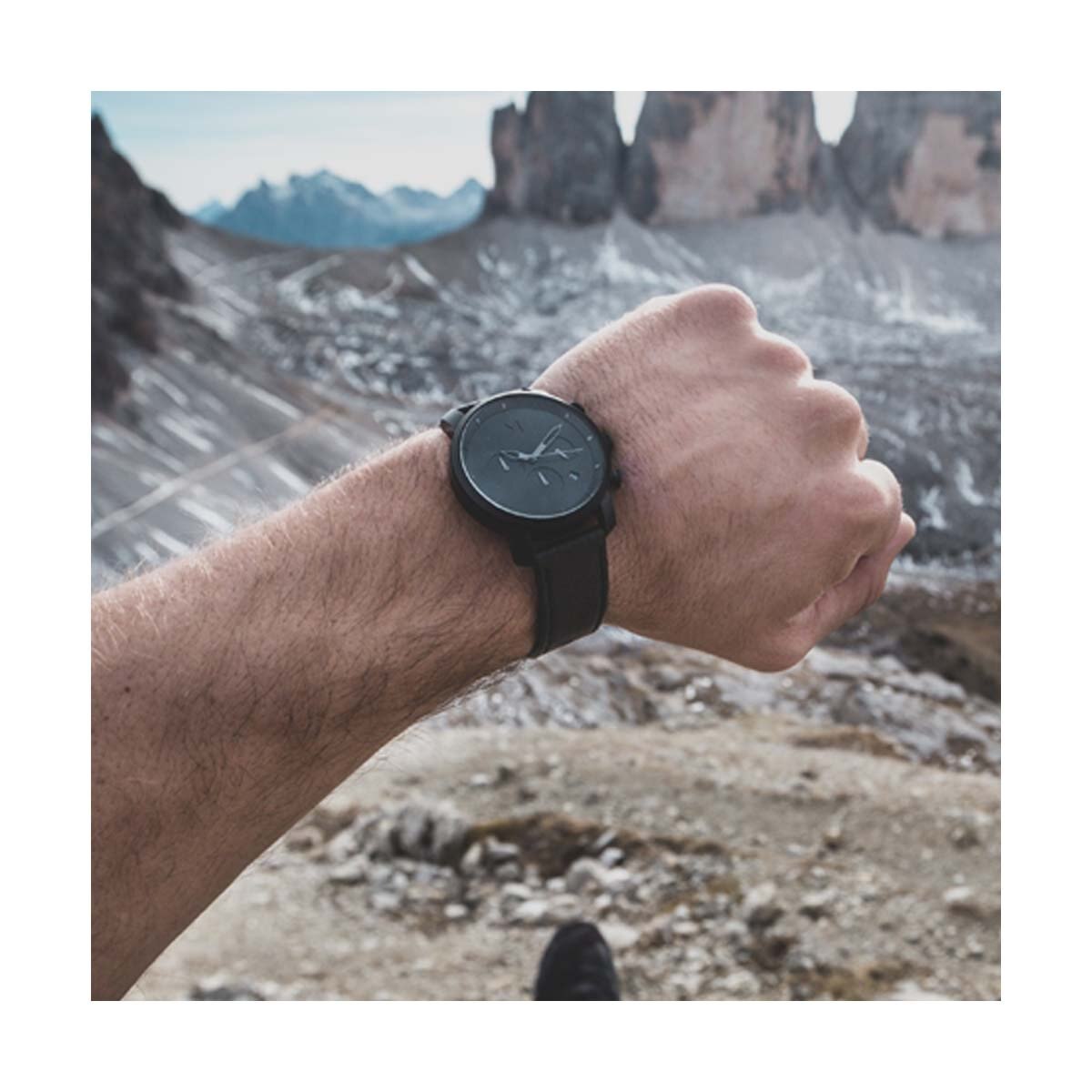 Reloj de Piel Arena con Carátula Negra para Caballero Mvmt Chrono