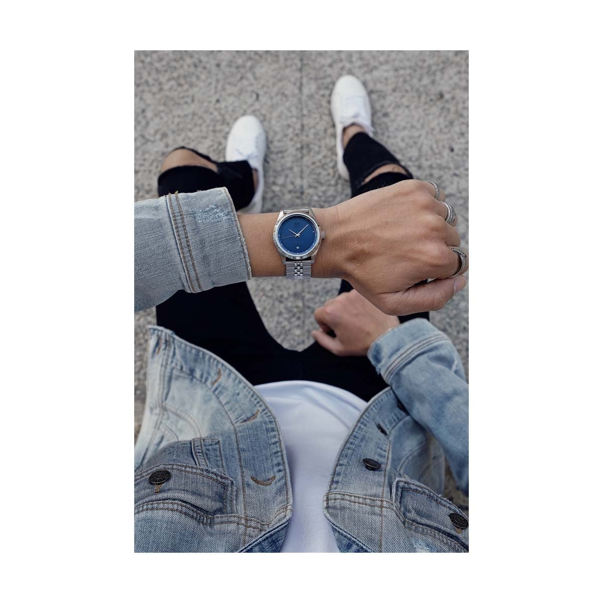 Reloj Plata con Carátula Azul Unisex Mvmt Rise