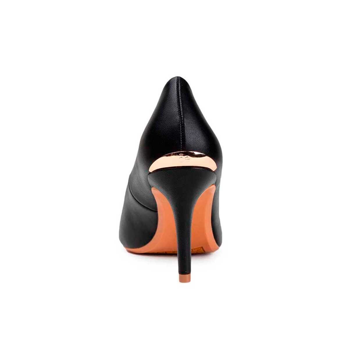 Zapatilla Negra Puntal con Talonera Metálica Cloe