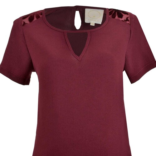 Blusa para Mujer con Escote al Frente Encaje en Hombro Nine To Go