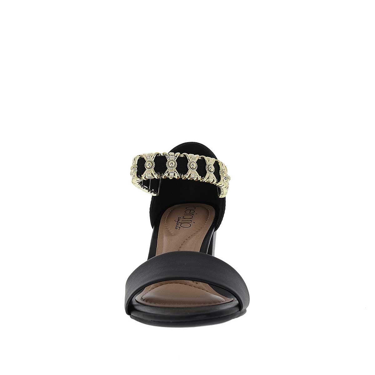 Sandalia Negra con Tacón Y Pulsera Beira Rio