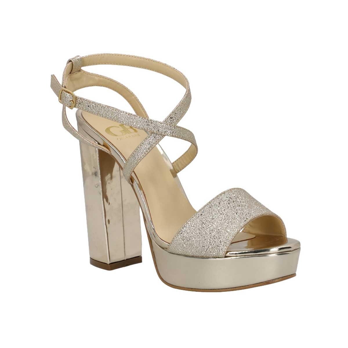 Sandalia con Plataforma Y Pulsera Gianni Bini