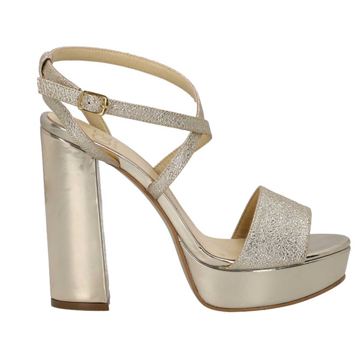 Sandalia con Plataforma Y Pulsera Gianni Bini
