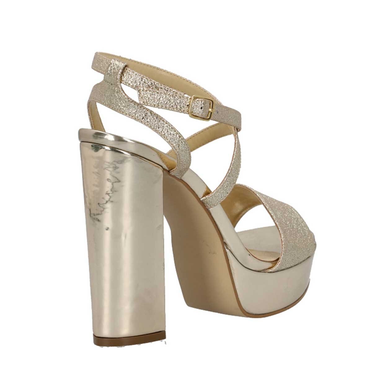 Sandalia con Plataforma Y Pulsera Gianni Bini