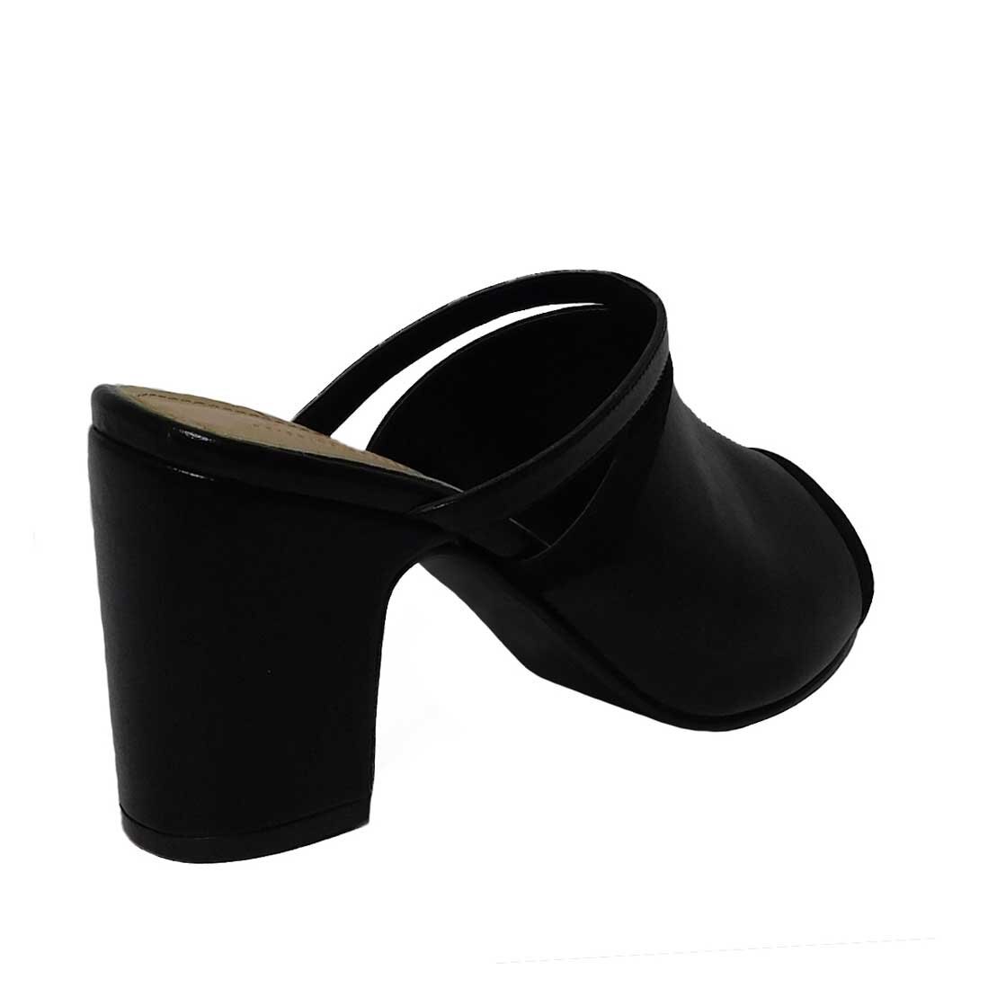 Sandalia Negra con Tacón Multimaterial Cristeen