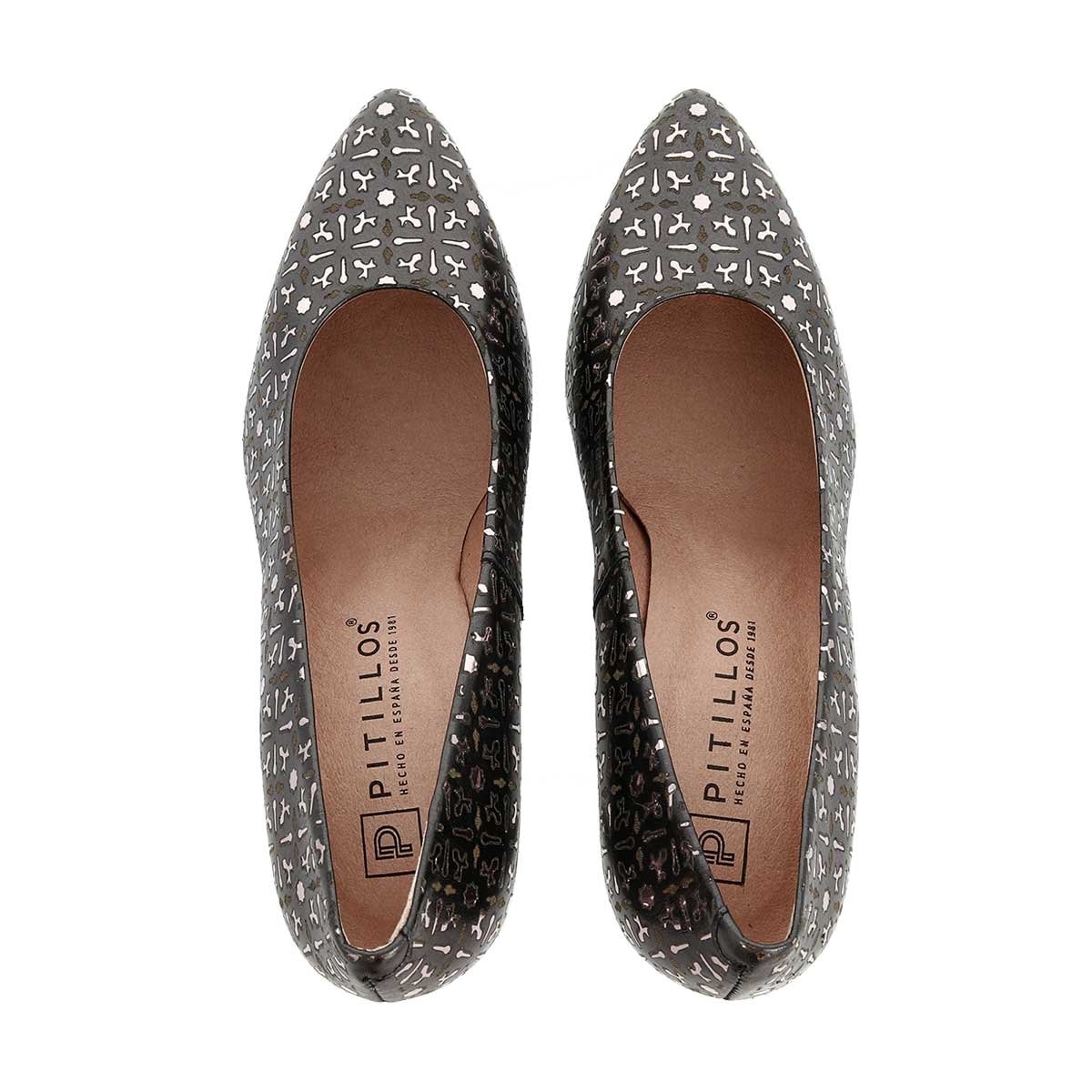Zapatilla Negra Puntal con Tacón Pitillos