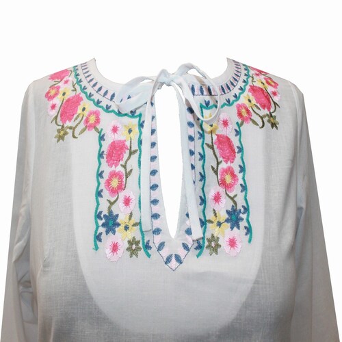 Blusa Blanca Lisa con Bordado Loren´s