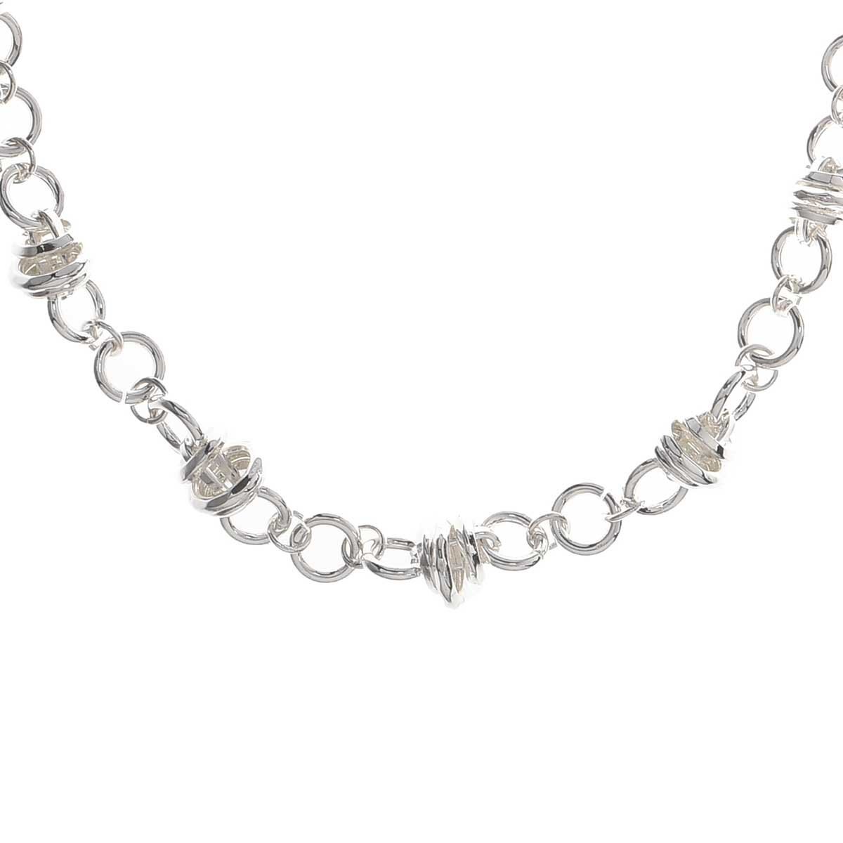Collar Plateado Tipo Sencillo con Detalles de Aro Alrededor Napier