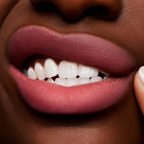 Lipstick MAC Powder Kiss Liquid Lipcolour a Little Tamed