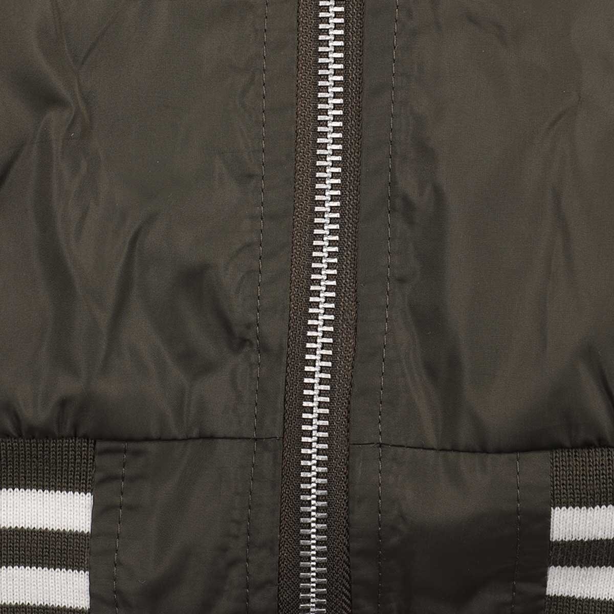 Chamarra con Franjas en Cuello Y Mangas para Niño Fukka Modelo Fkb220-Jlb28
