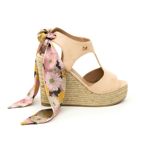 Sandalia con Cuña Y Mascada Beige Cloe