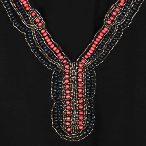 Playera Negra Cuello V Diseño Liso Elle para Mujer