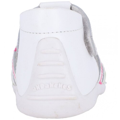Sandalia Talonada de Flores Blanca para Ni&ntilde;a Andanenes Modelo 2120N00