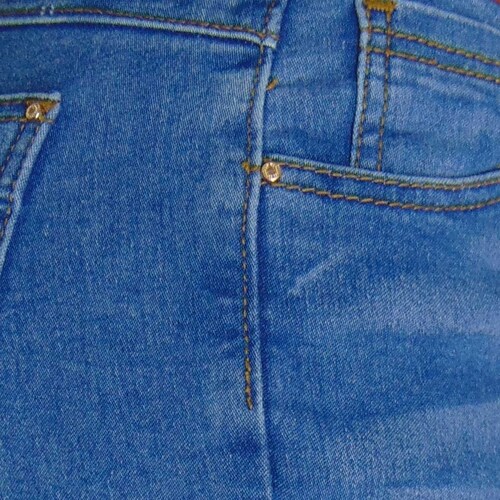 Jeans Skinny con Cinturón Detalle en Bastilla Berona