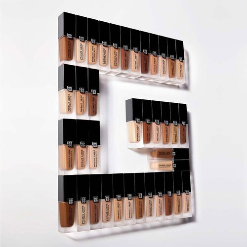 Base de Maquillaje Líquida Matificante Givenchy Prisme 24 Horas de Duración. 4- W307