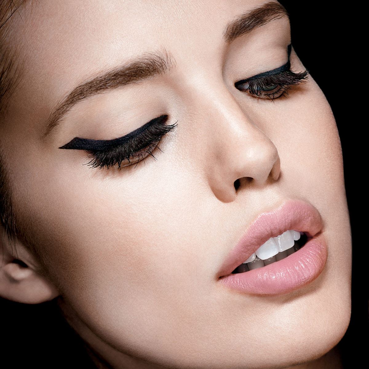 Maybelline Superstay Delineador Líquido Master Ink Mate Charcoal Black image number 2