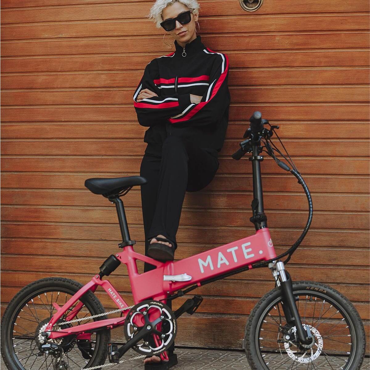 MATE ピンク Bicicleta Eléctrica Mate Icon Shocking Pink 500W