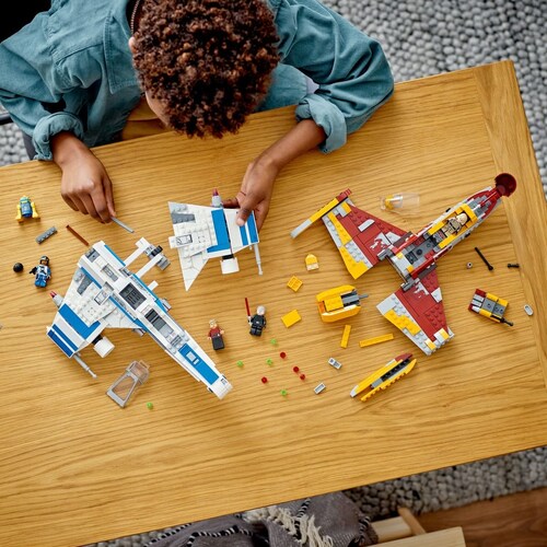 E-Wing de la Nueva República Vs. Caza Estelar de Shin Hati Lego Star Wars