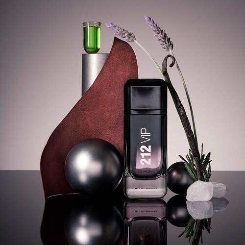 Fragancia Set Carolina Herrera 212 Vip Black Edp 100 Ml  + Shower Gel 100 Ml  + Edp 10 Ml para Hombre