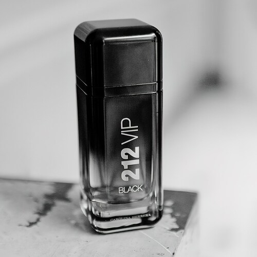 Fragancia Set Carolina Herrera 212 Vip Black Edp 100 Ml  + Shower Gel 100 Ml  + Edp 10 Ml para Hombre