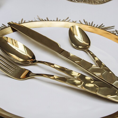 Set de 19 Cubiertos Dorados de Acero Inoxidable  Crown Baccara