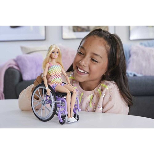 Barbie Fashionista Muñeca Silla de Ruedas Morada