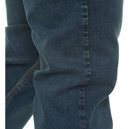 Jeans Quality Genuine
Cintura Media
Pierna Ajustada
Corte Recto
Comfortable Slim Fit para Hombre Lee