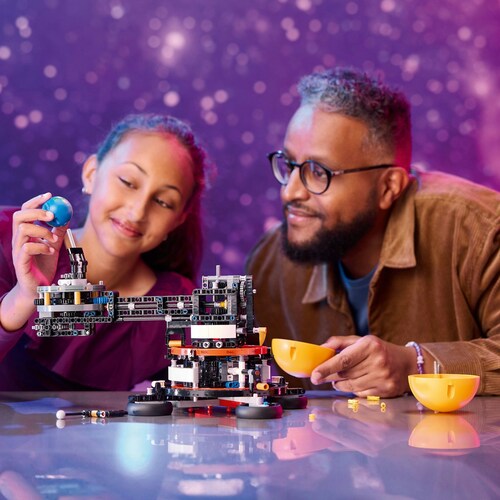 Lego® Planeta Tierra y Luna en Órbita