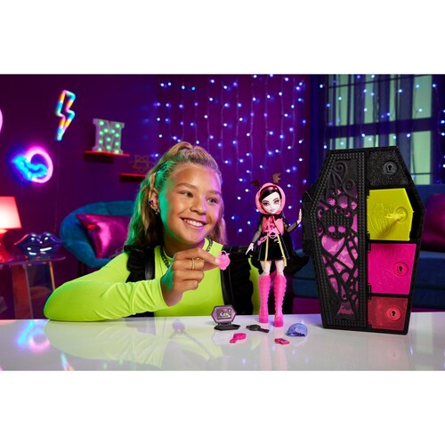 Skulltimates Secrets Sustos Neón Draculaura Monster High