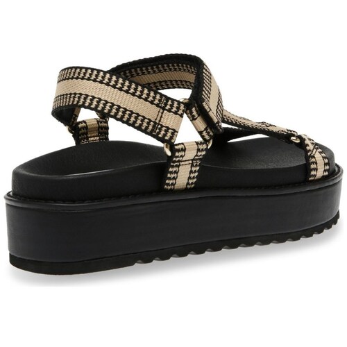 Sandalia con Plataforma Steve Madden Color Negro
