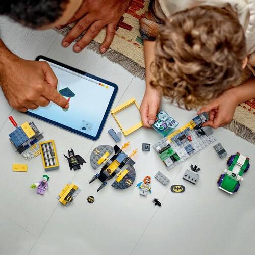 Dc Batman Baticueva con Batman, Batgirl Y The Joker 76272 Lego