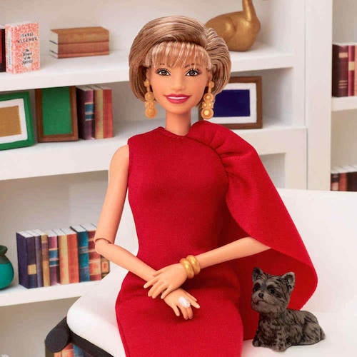 Barbie Signature Muñeca Inspiring Women Isabel Allende